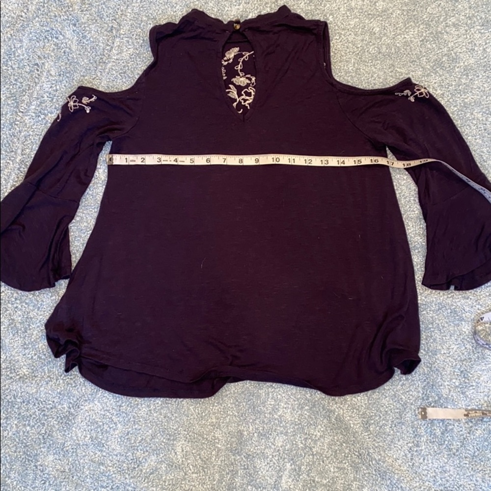 Cold shoulder dark blue white floral detail - Picture 2 of 2